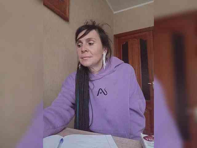 Hellenalonenochka webcam