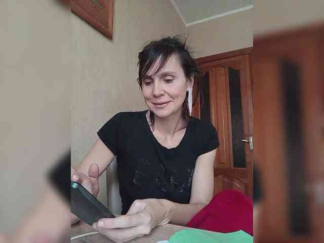 Hellenalonenochka webcam