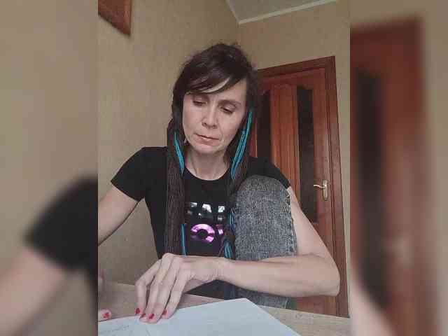 Hellenalonenochka webcam