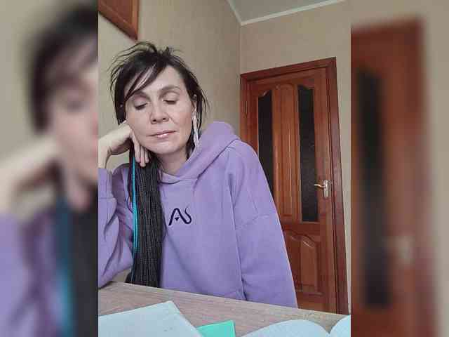 Hellenalonenochka webcam