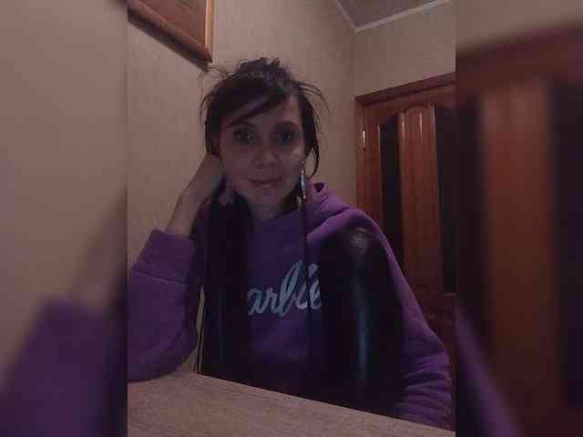 Hellenalonenochk... Live Webcam on BongaCams