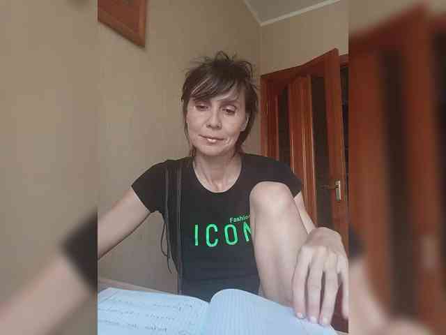 Hellenalonenochka webcam