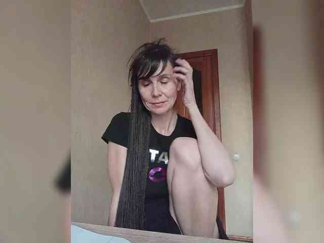 Hellenalonenochka webcam