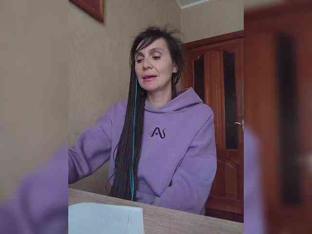 Hellenalonenochka webcam