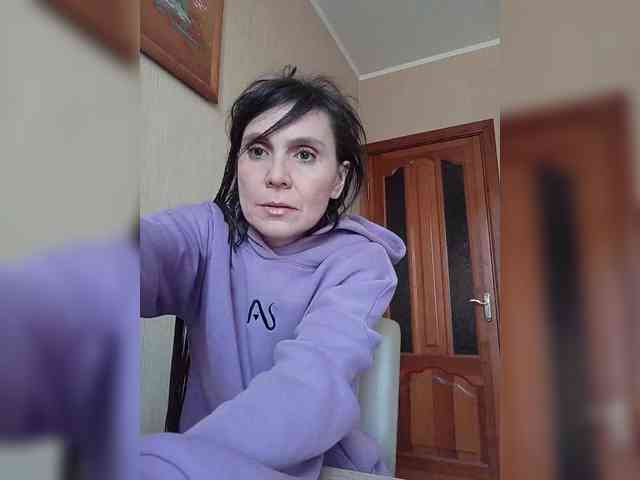 Hellenalonenochka webcam