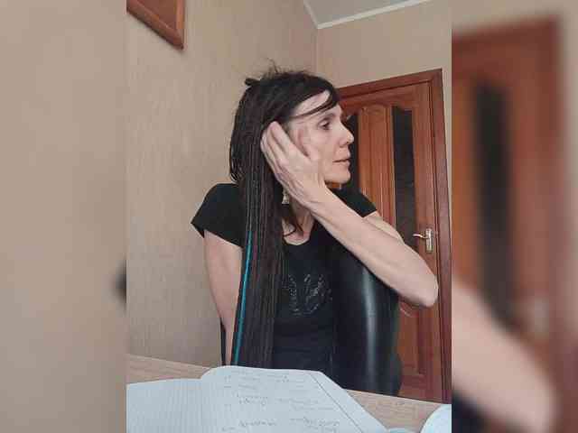 Hellenalonenochka webcam