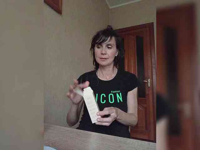Hellenalonenochka webcam