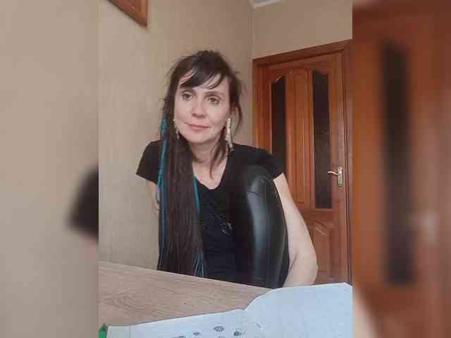 Hellenalonenochk... Live Webcam on BongaCams