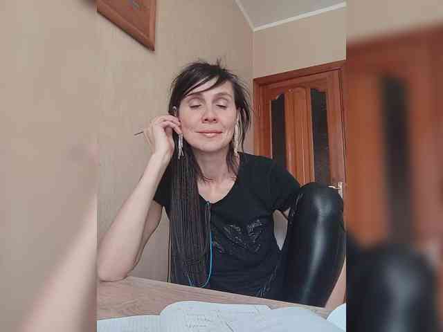 Hellenalonenochka webcam