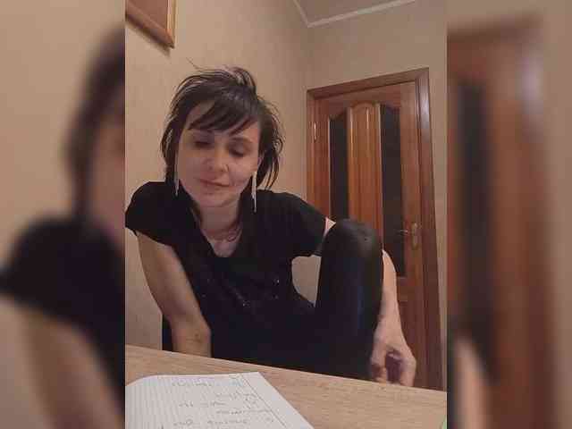 Hellenalonenochka webcam