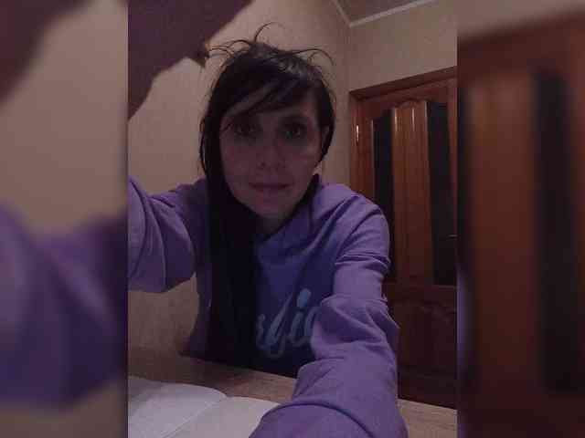 Hellenalonenochka webcam