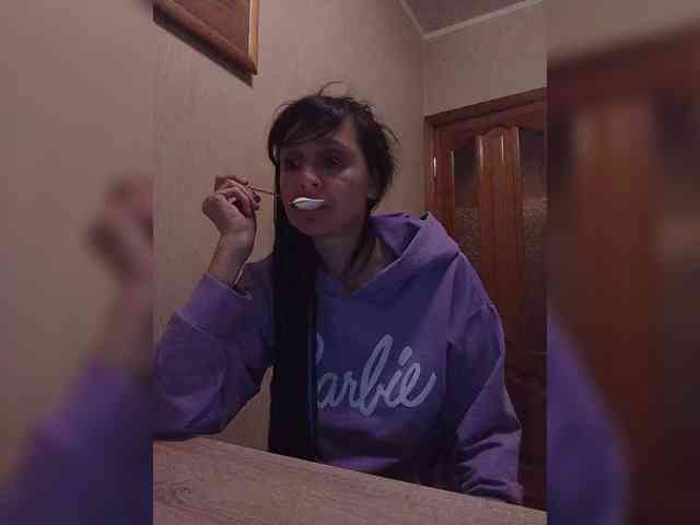 Hellenalonenochka webcam