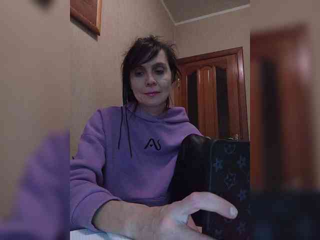 Hellenalonenochka webcam