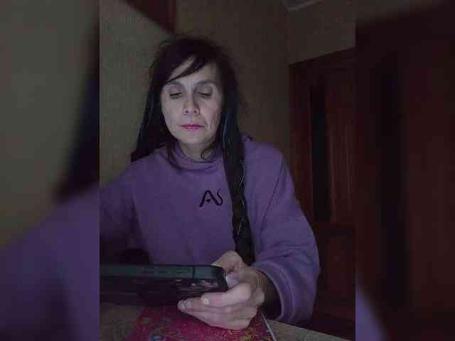 Hellenalonenochka webcam