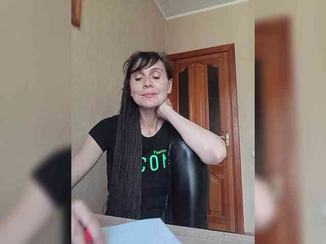 Hellenalonenochka webcam