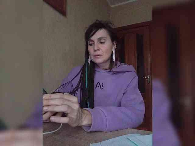 Hellenalonenochka webcam