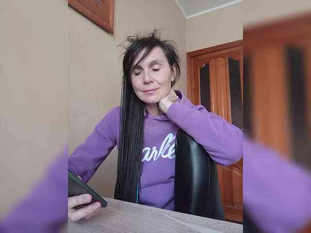 Hellenalonenochka webcam