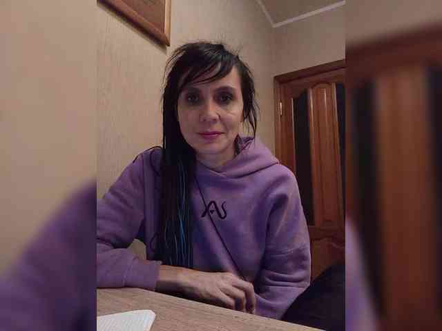 Hellenalonenochka webcam