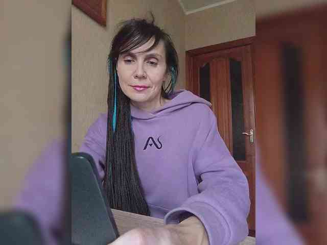 Hellenalonenochka webcam