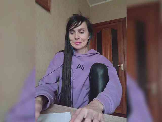 Hellenalonenochka webcam