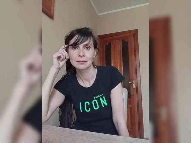 Hellenalonenochka webcam