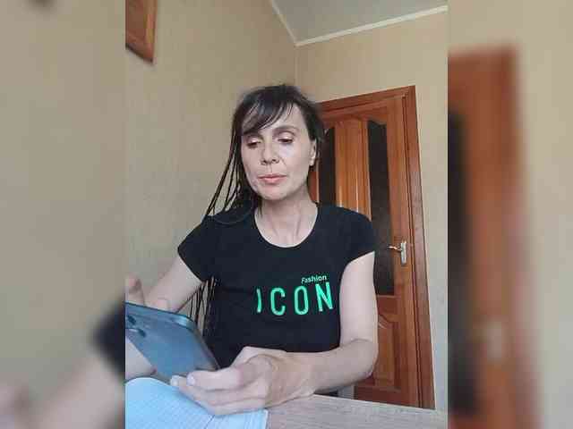 Hellenalonenochka webcam