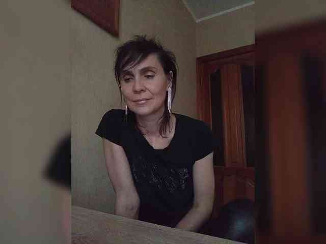 Hellenalonenochka webcam