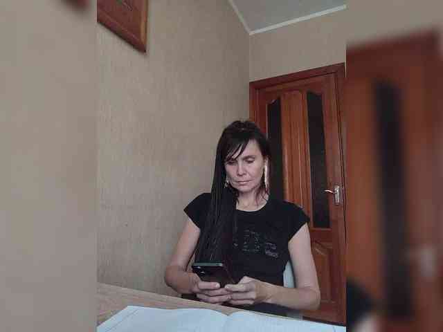 Hellenalonenochka webcam