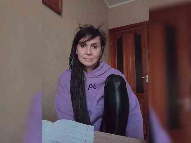 Hellenalonenochka webcam