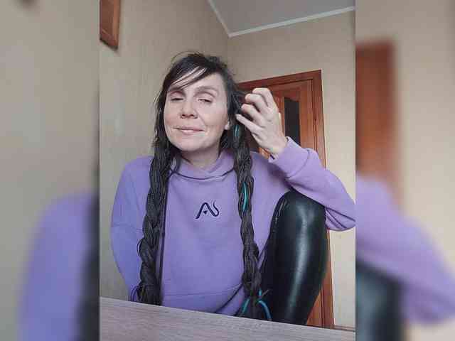 Hellenalonenochka webcam