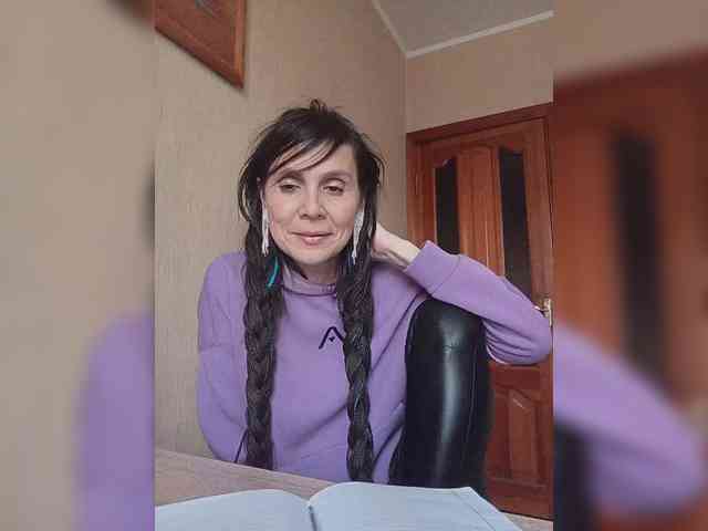 Hellenalonenochka webcam