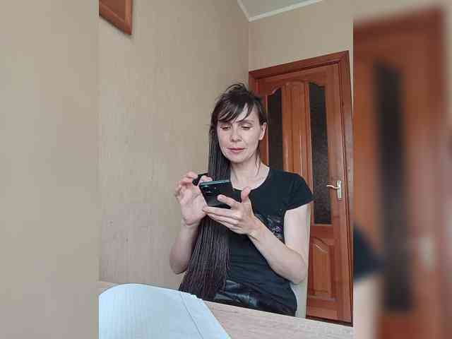 Hellenalonenochka webcam