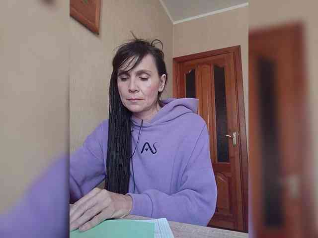 Hellenalonenochka webcam