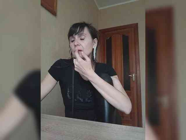 Hellenalonenochka webcam