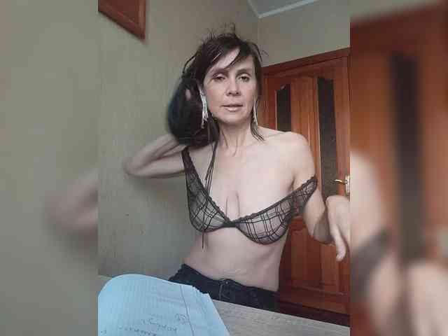 Hellenalonenochka webcam