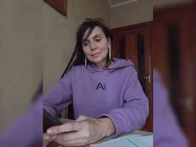 Hellenalonenochka webcam