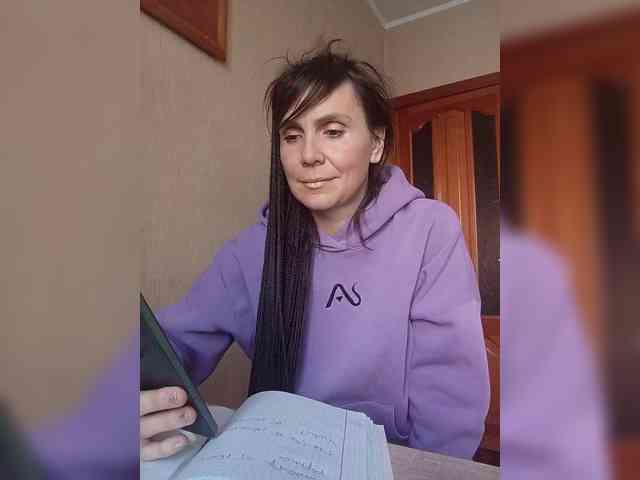 Hellenalonenochka webcam