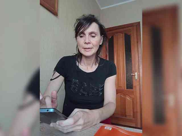 Hellenalonenochka webcam