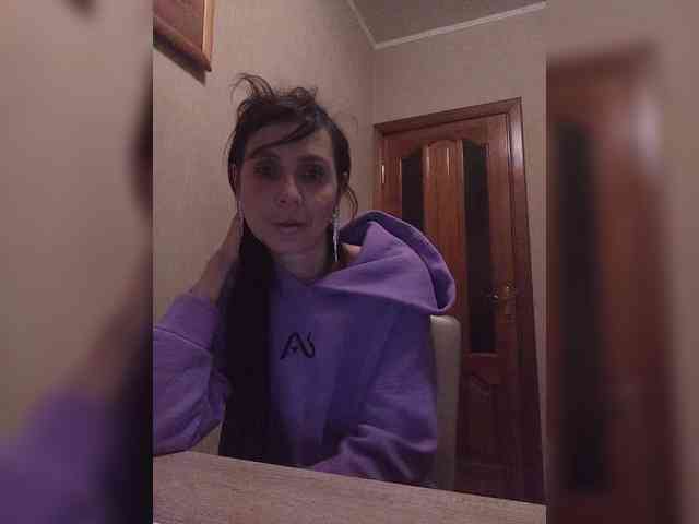 Hellenalonenochka webcam