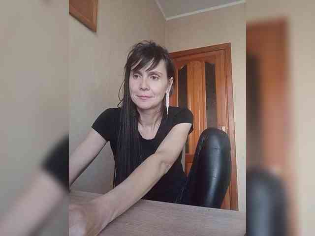 Hellenalonenochk... Live Webcam on BongaCams