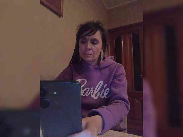 Hellenalonenochka webcam