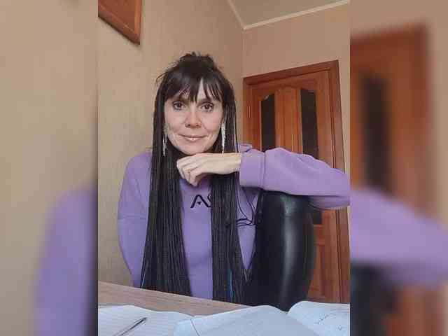 Hellenalonenochk... Live Webcam on BongaCams