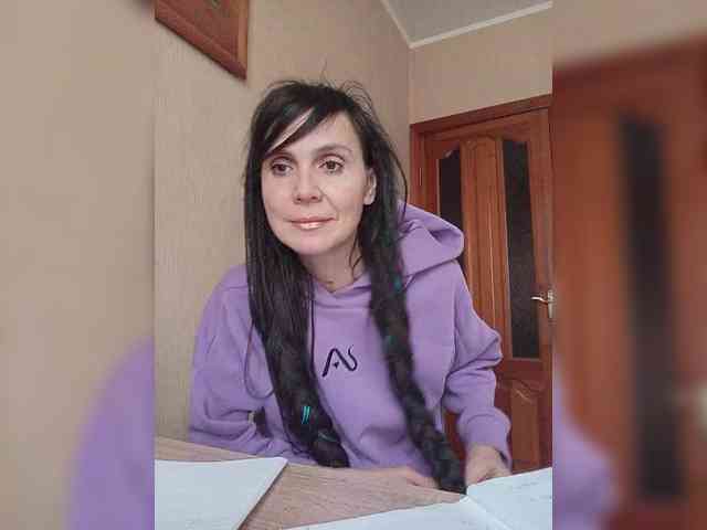 Hellenalonenochka webcam