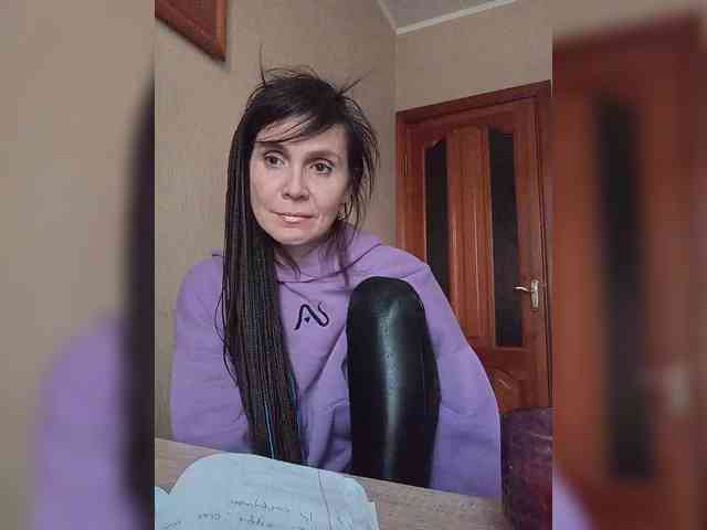 Hellenalonenochka webcam