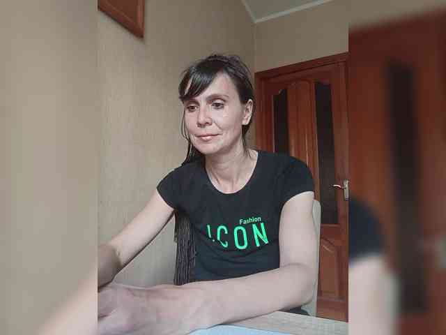 Hellenalonenochka webcam