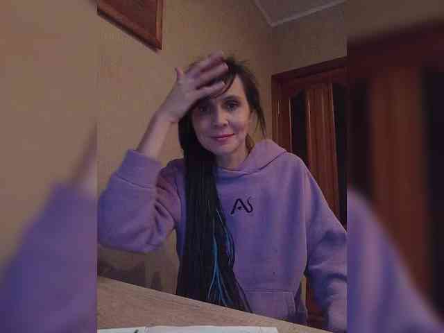 Hellenalonenochka webcam