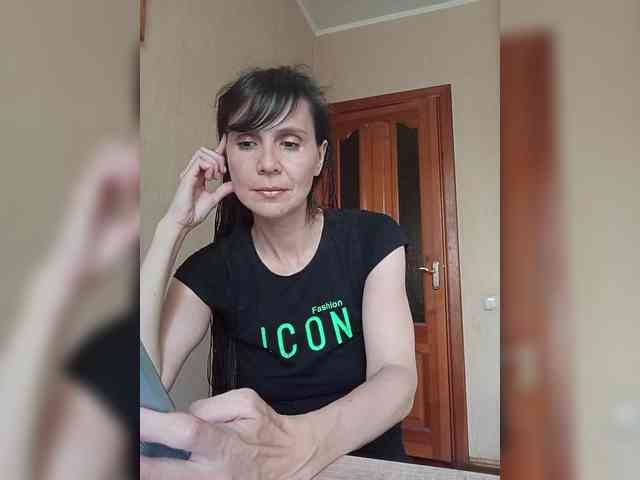Hellenalonenochka webcam