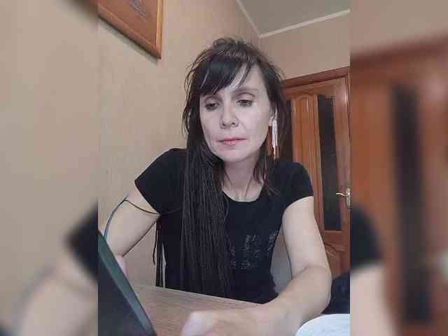 Hellenalonenochka webcam