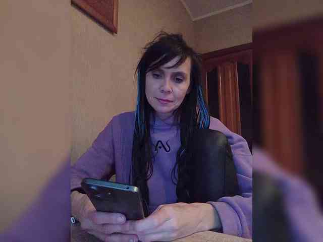 Hellenalonenochka webcam