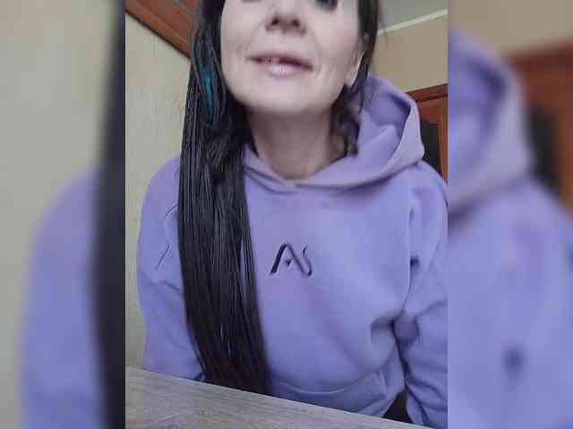 Hellenalonenochka webcam